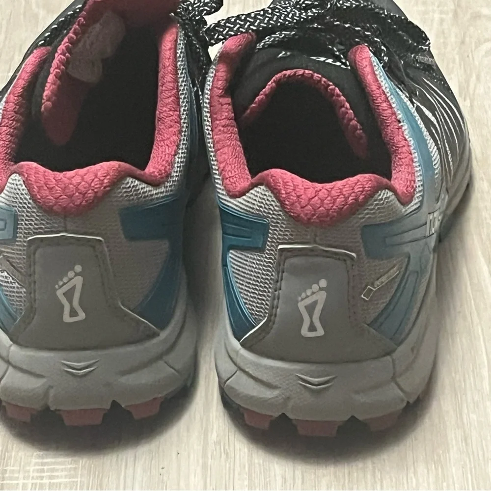 Woman’s Inov-8 RocLite 305 Gortex Trail Running Shoes Sz 8.5 / Men’s Sz 7‎